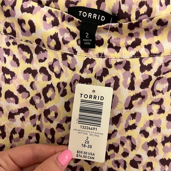 TORRID | Light Yellow & Mauve Pink Leopard Satin Midi Slip Skirt Size 2 - Picture 4 of 10